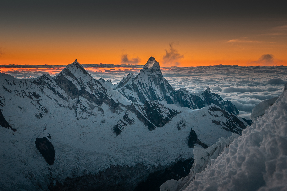 Rinrihirca and Taulliraju before sunrise